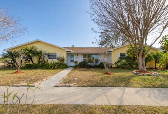 Pool Home - 3 bedrooms - 3 bathrooms - 2 car garage - solar with battery
