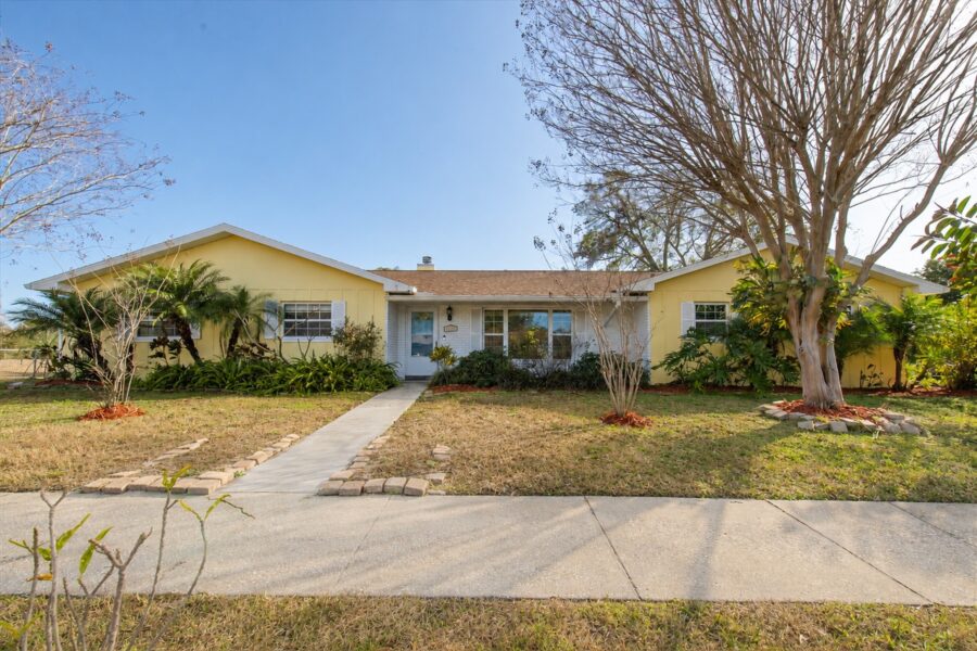 Pool Home - 3 bedrooms - 3 bathrooms - 2 car garage - solar with battery